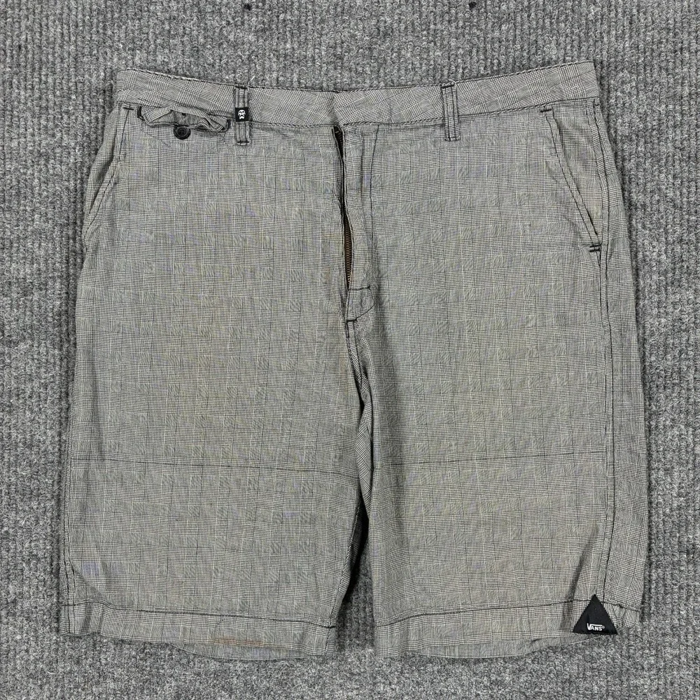 VANS Mens Chino Shorts Size 34 Black Plaid Flat Front Casual Streetwear